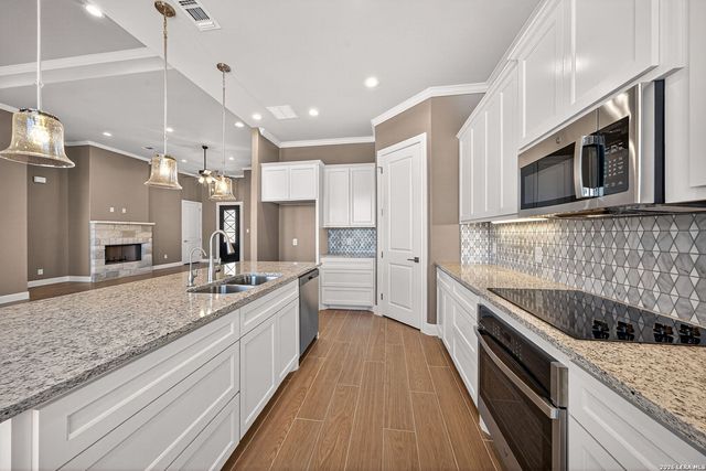 123 John T Court, Castroville, TX 78009