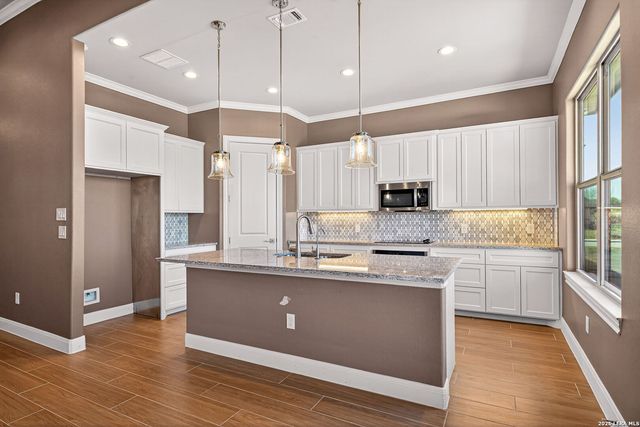 123 John T Court, Castroville, TX 78009