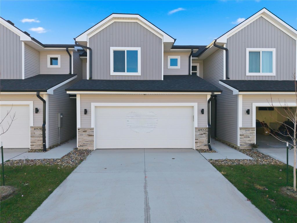 6932 Poppy Court, Johnston, IA 50131