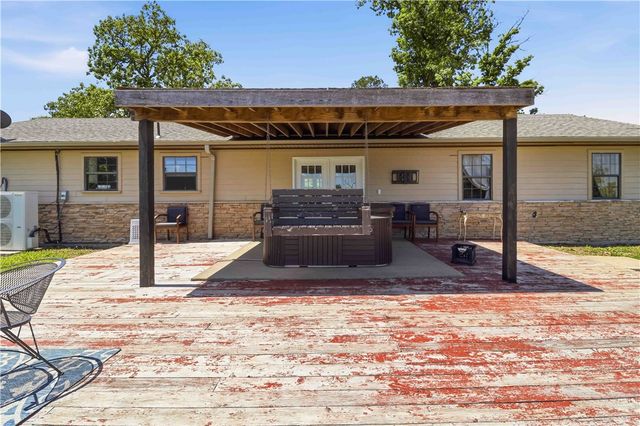 16638 Logan Cave Road, Siloam Springs, AR 72761