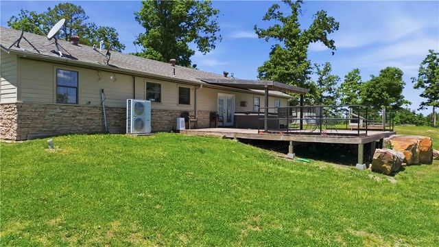 16638 Logan Cave Road, Siloam Springs, AR 72761