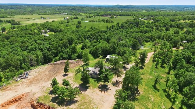 16638 Logan Cave Road, Siloam Springs, AR 72761