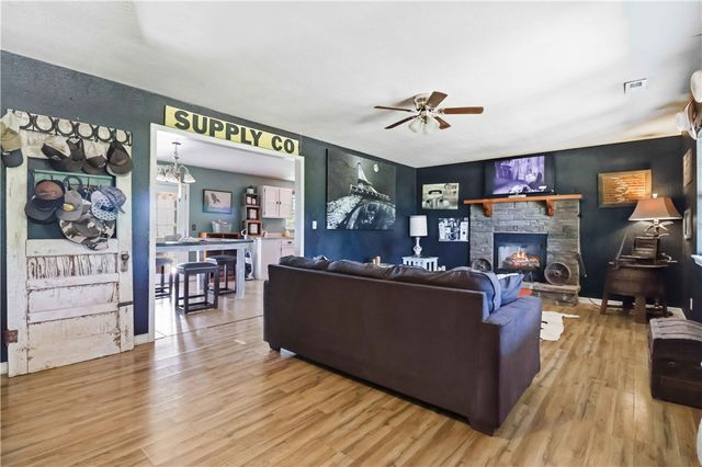 16638 Logan Cave Road, Siloam Springs, AR 72761