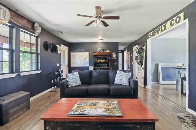 16638 Logan Cave Road, Siloam Springs, AR 72761