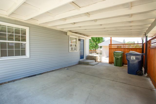 5709 N Cochran St, Spokane, WA 99205