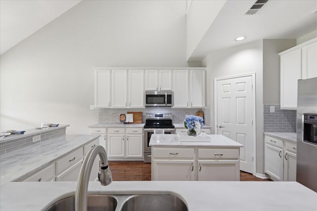 1709 Sunflower Drive, Corinth, TX 76210