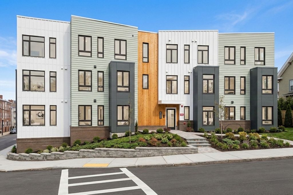 34 Oak Street 202, Boston, MA 02136