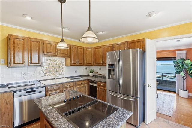 255 College Cross Apt 77, Norfolk, VA 23510