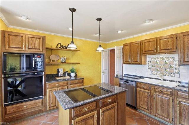 255 College Cross Apt 77, Norfolk, VA 23510