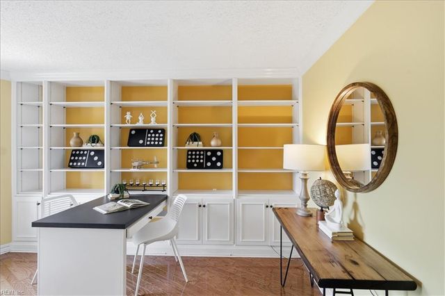 255 College Cross Apt 77, Norfolk, VA 23510