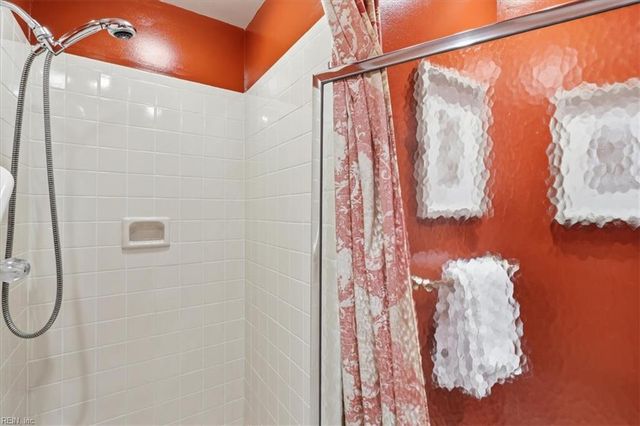 255 College Cross Apt 77, Norfolk, VA 23510