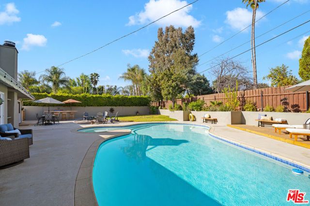 23027 Gainford Street, Woodland Hills (los Angeles), CA 91364