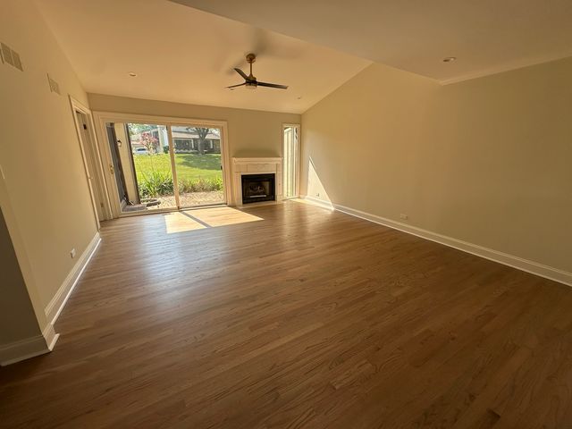 234 Cascade Drive 234, Indian Head Park, IL 60525