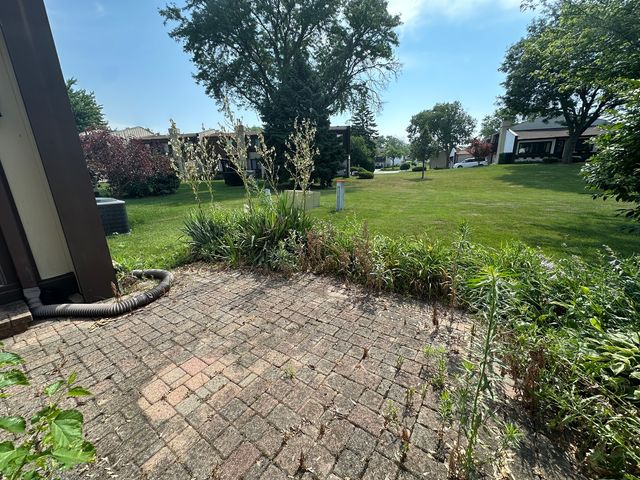 234 Cascade Drive 234, Indian Head Park, IL 60525