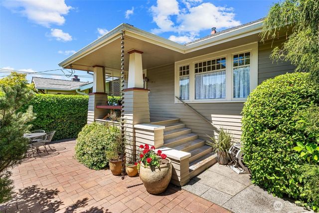 1916 E McGraw Street, Seattle, WA 98112