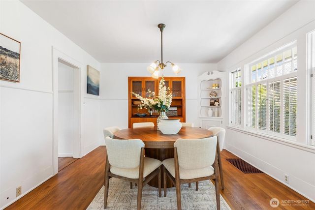 1916 E McGraw Street, Seattle, WA 98112