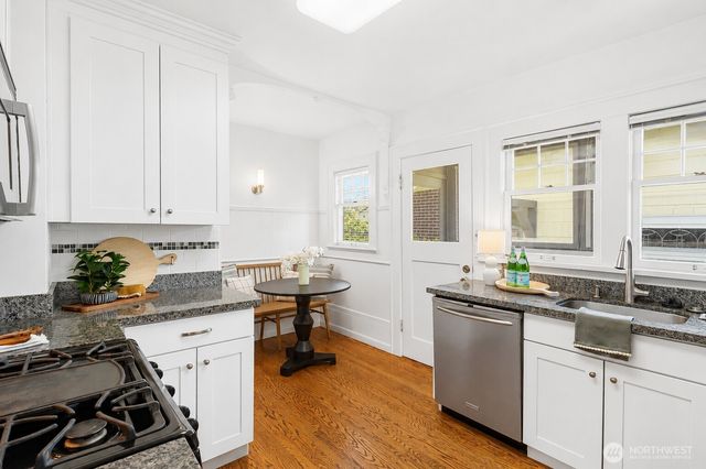 1916 E McGraw Street, Seattle, WA 98112