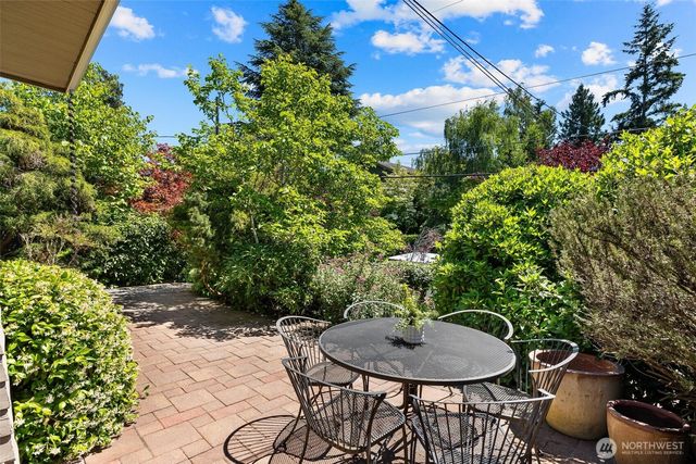 1916 E McGraw Street, Seattle, WA 98112