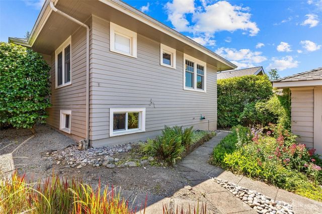 1916 E McGraw Street, Seattle, WA 98112