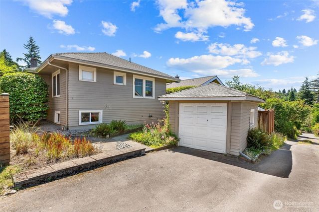 1916 E McGraw Street, Seattle, WA 98112