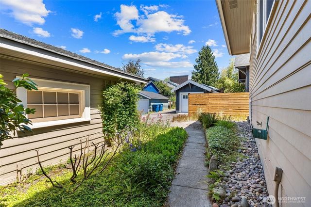 1916 E McGraw Street, Seattle, WA 98112