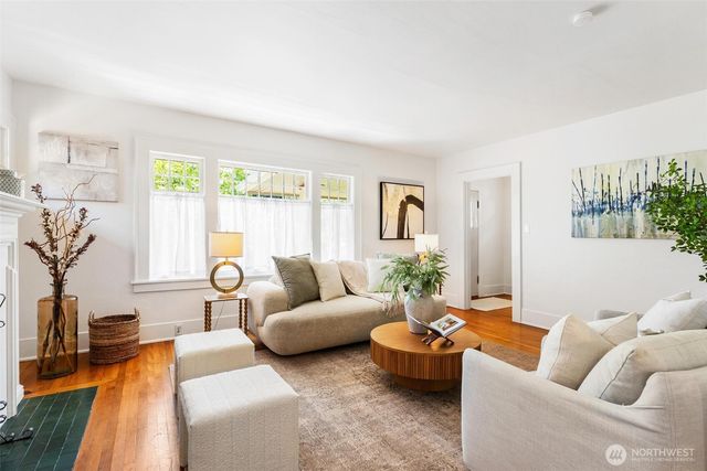 1916 E McGraw Street, Seattle, WA 98112