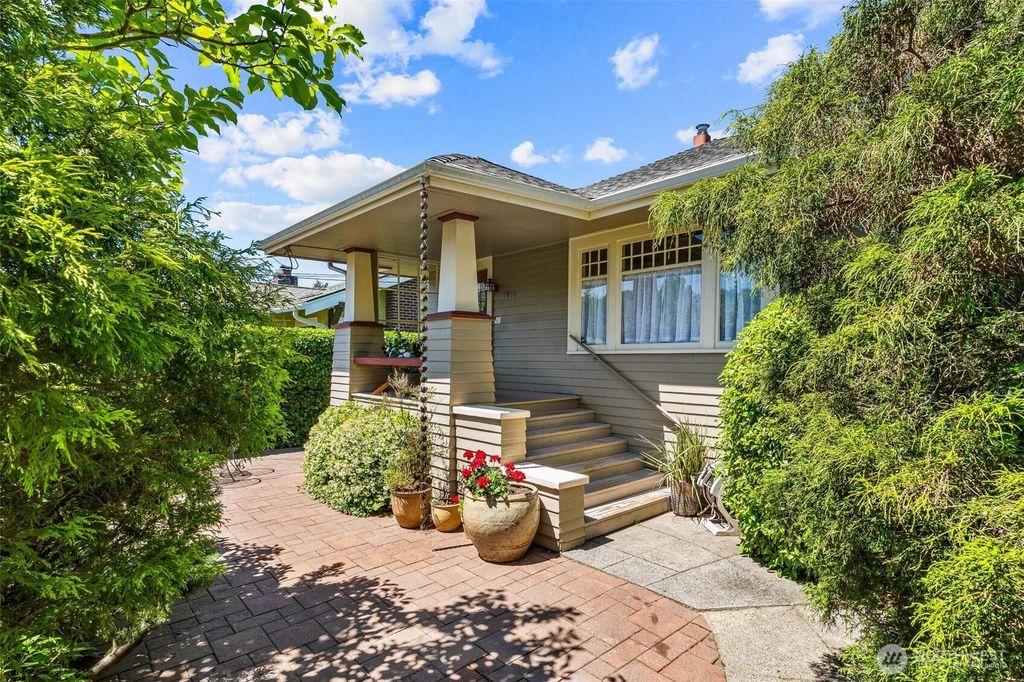1916 E McGraw Street, Seattle, WA 98112