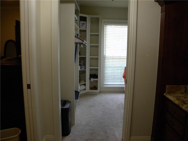 1409 Oaks Manor Drive, Fayetteville, AR 72703
