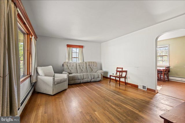 246 MARYLAND AVE, Hancock, MD 21750