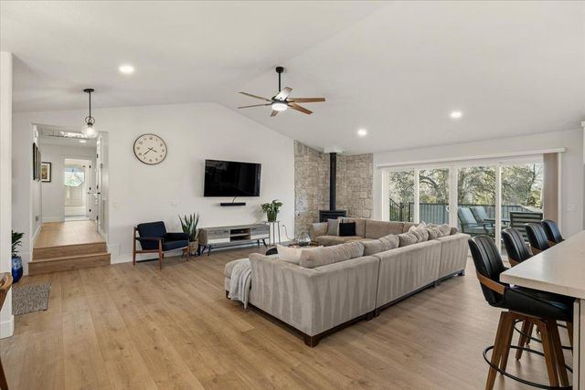 11716 Inverness Way, Auburn, CA 95602