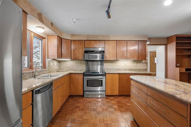 25 Carleton Drive, Mt Lebanon, PA 15243