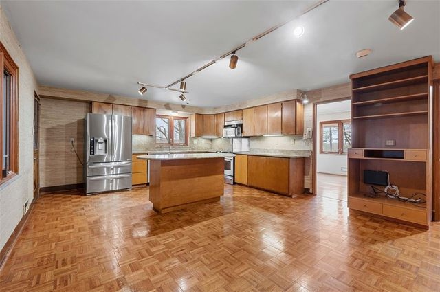 25 Carleton Drive, Mt Lebanon, PA 15243