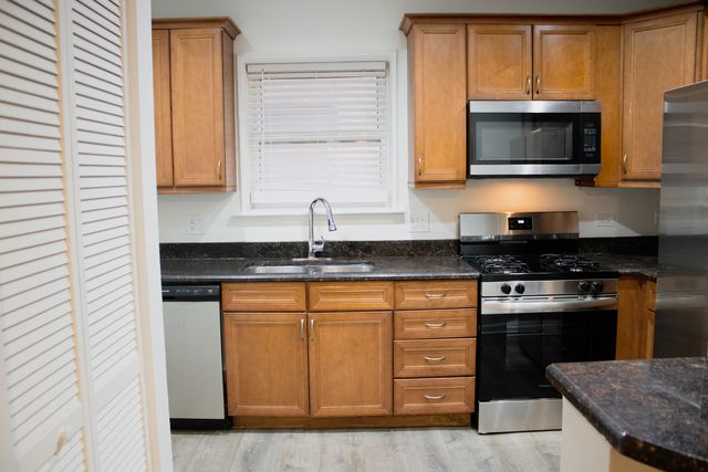 2007 W FARGO Avenue 1, Chicago, IL 60645