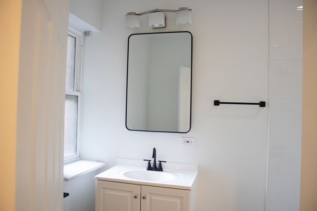 2007 W FARGO Avenue 1, Chicago, IL 60645