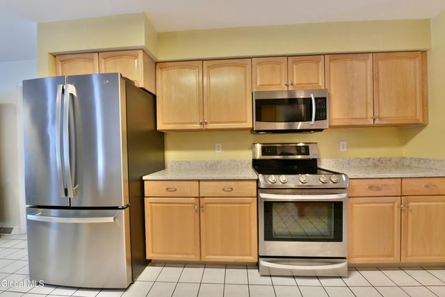 50 Jamison Drive, Clifton Park, NY 12065