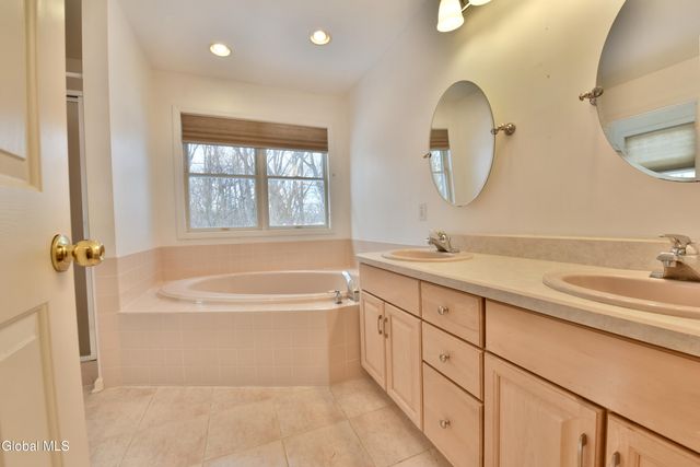 50 Jamison Drive, Clifton Park, NY 12065