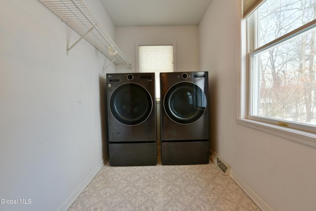 50 Jamison Drive, Clifton Park, NY 12065