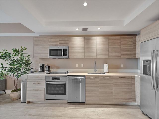 121 NE 34th St 2106A, Miami, FL 33137