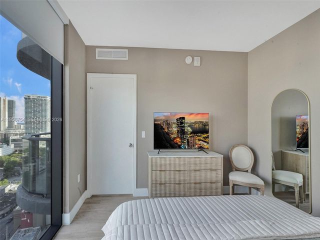 121 NE 34th St 2106A, Miami, FL 33137