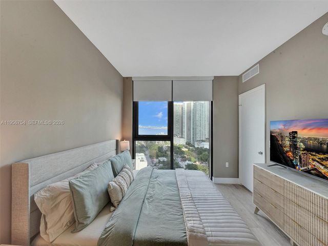 121 NE 34th St 2106A, Miami, FL 33137