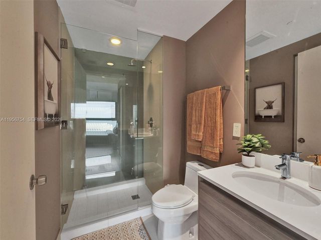 121 NE 34th St 2106A, Miami, FL 33137