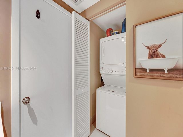 121 NE 34th St 2106A, Miami, FL 33137