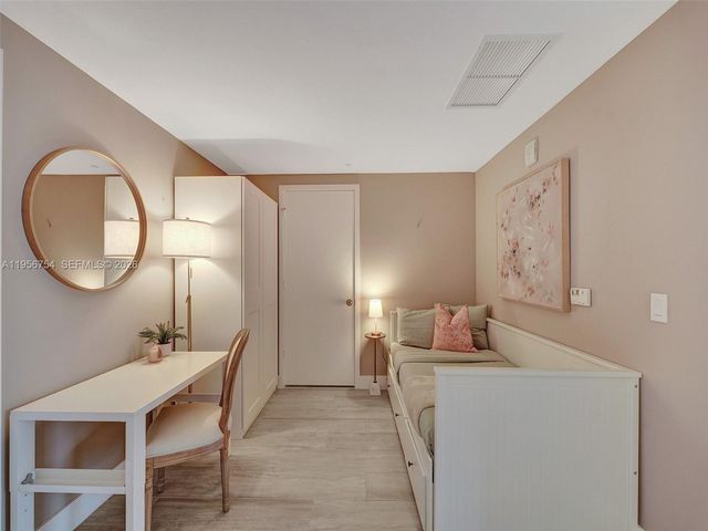 121 NE 34th St 2106A, Miami, FL 33137