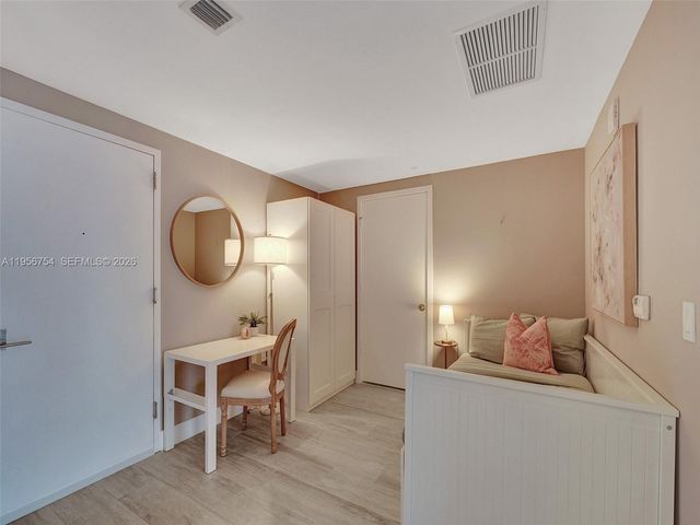 121 NE 34th St 2106A, Miami, FL 33137