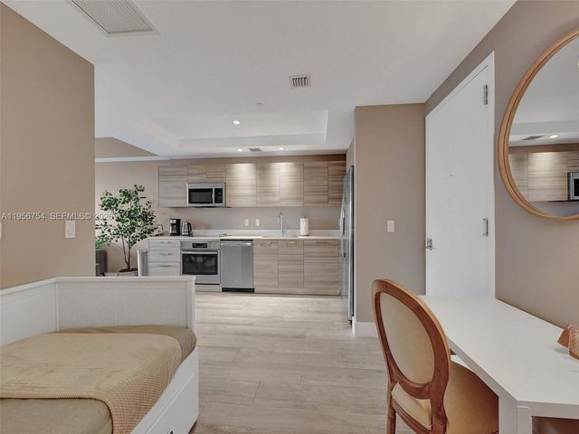 121 NE 34th St 2106A, Miami, FL 33137