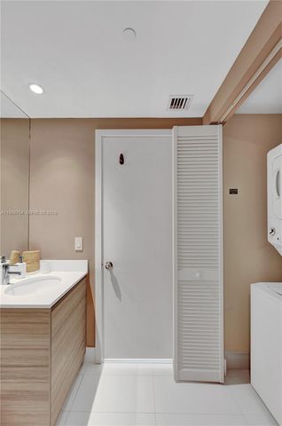 121 NE 34th St 2106A, Miami, FL 33137