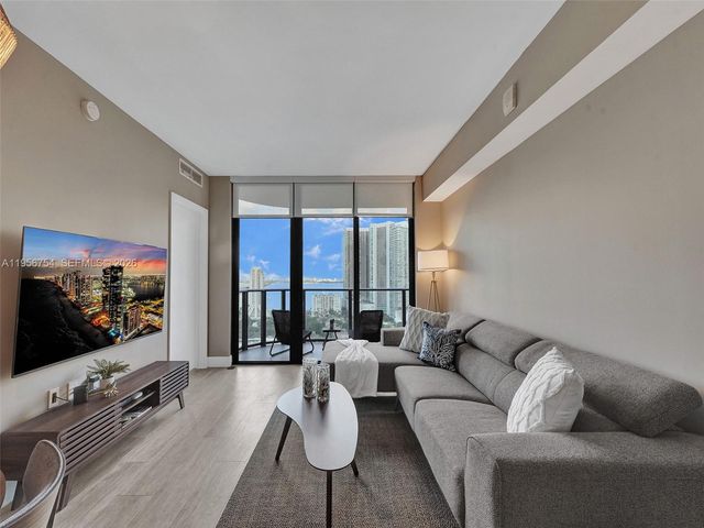 121 NE 34th St 2106A, Miami, FL 33137