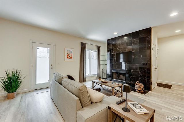 4111 W Pine Boulevard 11, St Louis, MO 63108