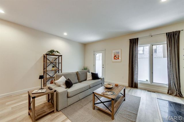 4111 W Pine Boulevard 11, St Louis, MO 63108