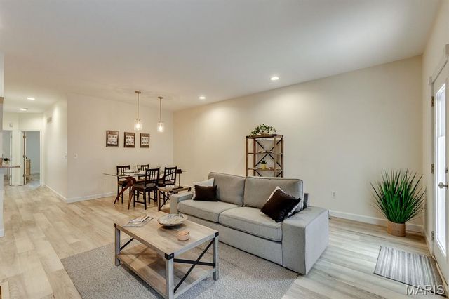 4111 W Pine Boulevard 11, St Louis, MO 63108